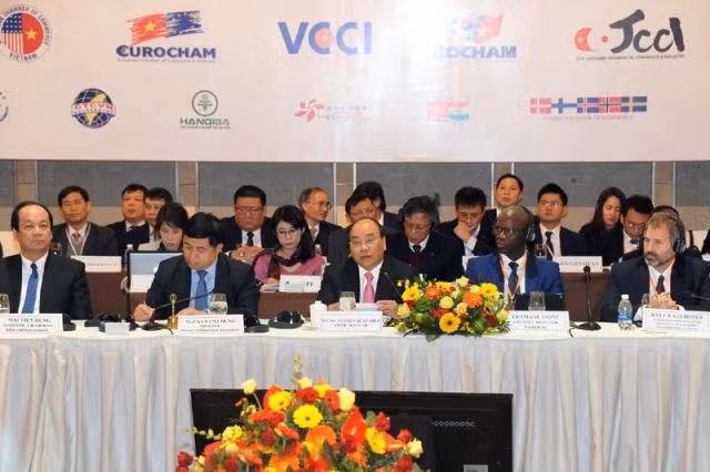 Thủ tướng Nguyễn Xuân Phúc dự Diễn đàn doanh nghiệp Việt Nam thường niên 2017 tại Hà Nội.