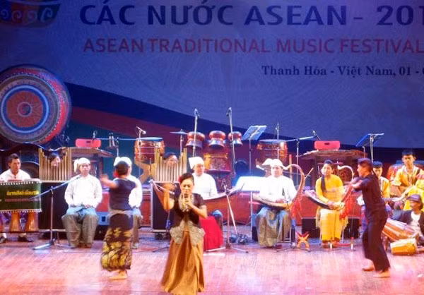 Một tiết mục âm nhạc truyền thống của nước bạn.