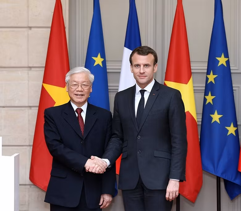 Tổng Bí thư Nguyễn Phú Trọng và Tổng thống Cộng hòa Pháp Emmanuel Macron. (Ảnh: Trí Dũng/TTXVN)