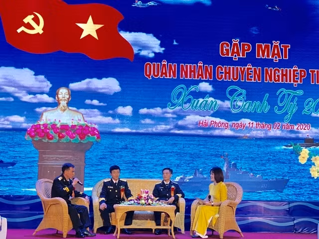 Quang cảnh giao lưu, gặp mặt.