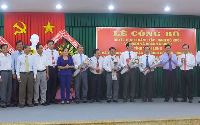 Ra mắt Ban Chấp hành Đảng bộ Khối cơ quan và doanh nghiệp tỉnh Vĩnh Long.