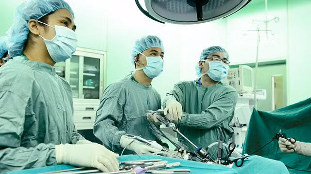Tầm soát để phát hiện sớm ung thư đại trực tràng.