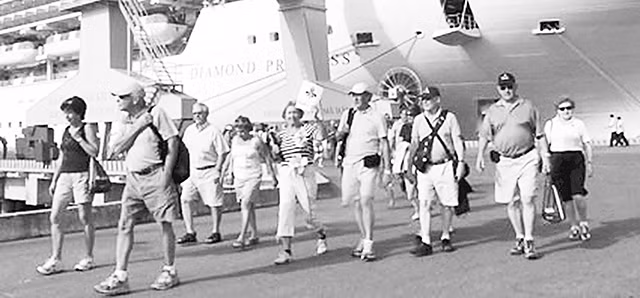 Tàu Diamond Princess đưa du khách cập cảng PTSC Phú Mỹ (Bà Rịa - Vũng Tàu). Ảnh: ÐĂNG KHOA