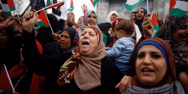 Người Palestine tuần hành ở Gaza phản đối Mỹ. (Ảnh: TruthNGO)
