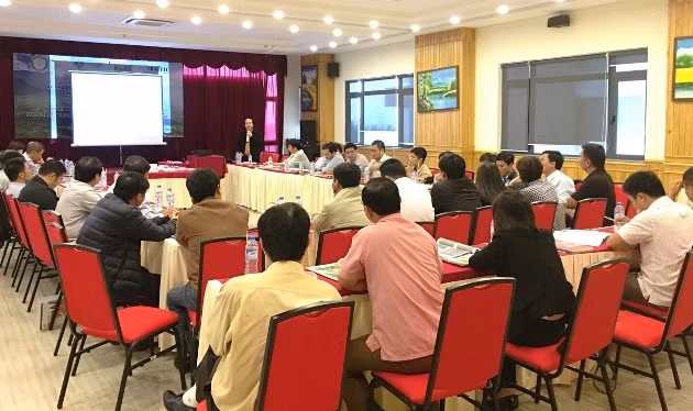 Kiểm lâm, hải quan tập huấn nhận dạng các loài gỗ quý, hiếm