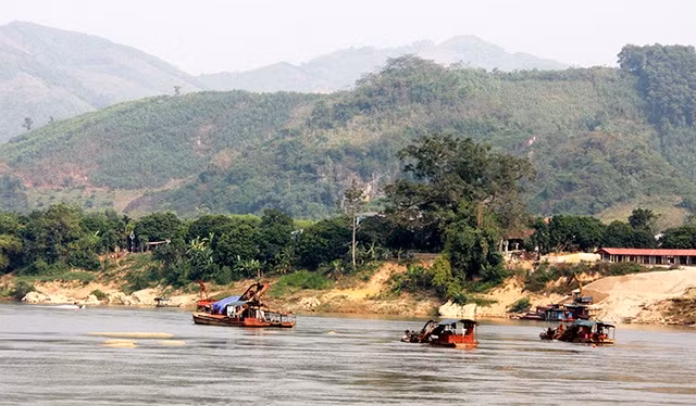 Sông Lô và bến Bình Ca hôm nay.