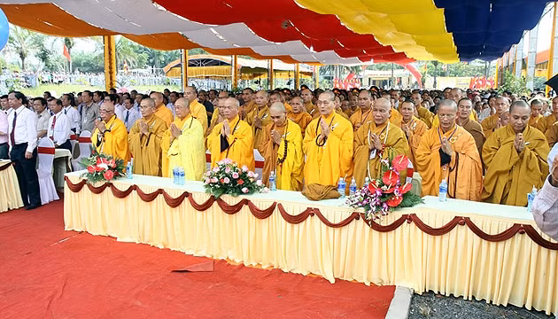 Tưởng niệm Đức Phật Hoàng Trần Nhân Tông và các anh hùng liệt sĩ