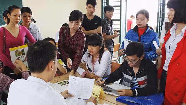 Nhiều trung tâm dịch vụ việc làm đã thực hiện tốt chức năng là cầu nối cung - cầu lao động. Ảnh: BẮC NAM