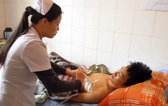 Bệnh nhân Duy đang được điều trị tại Bệnh viện Đa khoa Lâm Đồng.