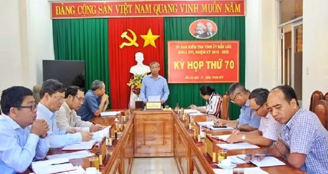 Một kỳ họp của Ủy ban Kiểm tra Tỉnh ủy Đác Lắc.