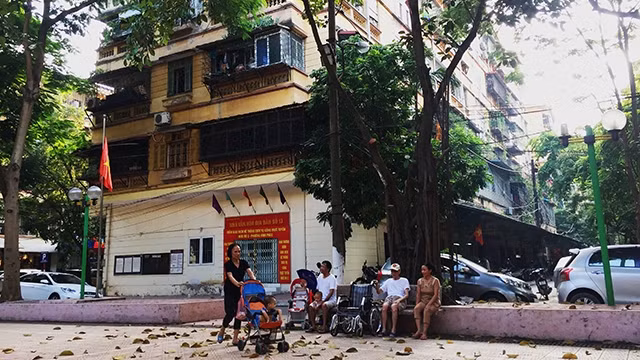 Cuộc sống bình yên ở khu tập thể Vĩnh Phúc (quận Ba Ðình, Hà Nội).