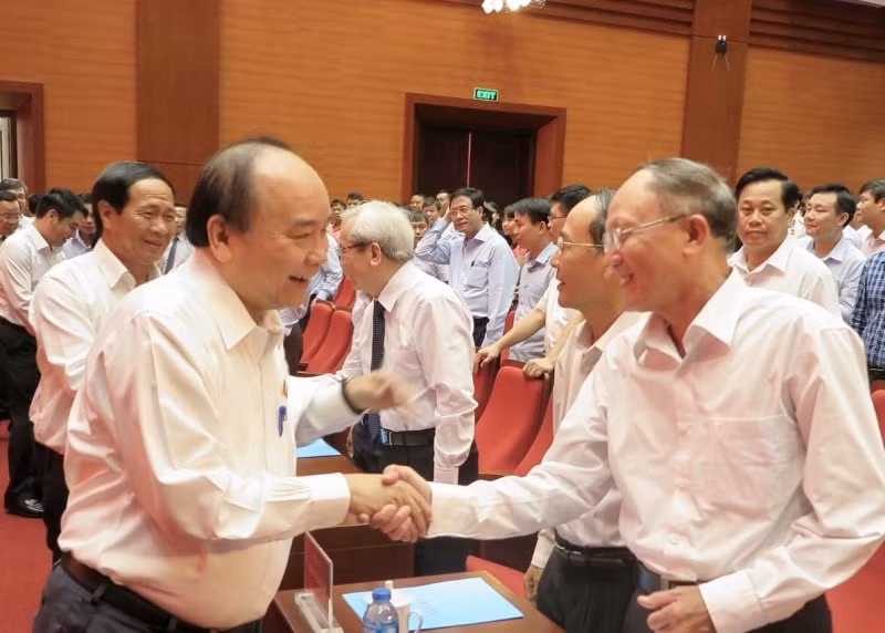 Thủ tướng Nguyễn Xuân Phúc tiếp xúc cử tri quận Hồng Bàng.