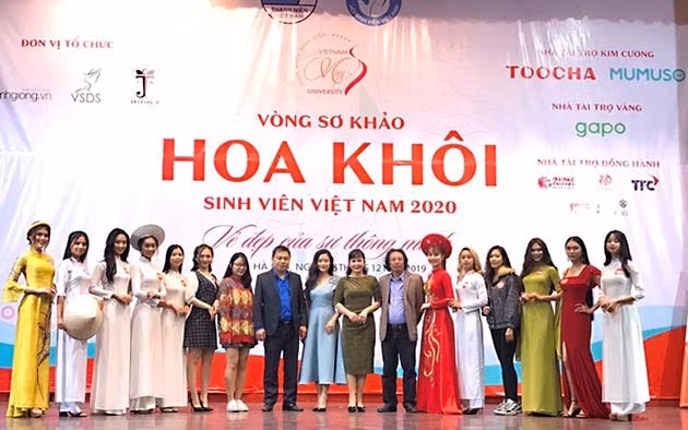 Ban Giám khảo "Hoa khôi Sinh viên Việt Nam" 2020 cùng các gương mặt khả ái nhất vòng sơ khảo cuộc thi khu vực Thủ đô.