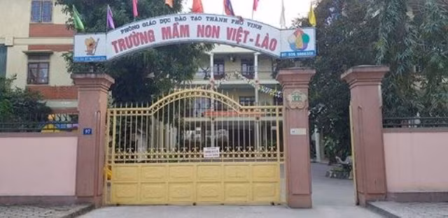 Phụ huynh đánh giáo viên thực tập nhập viện