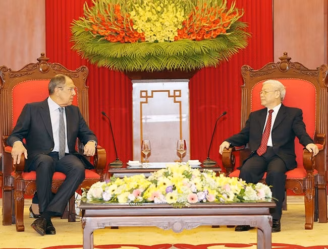 Tổng Bí thư Nguyễn Phú Trọng tiếp Bộ trưởng Ngoại giao Liên bang Nga X.La-vrốp. Ảnh: TRÍ DŨNG (TTXVN)