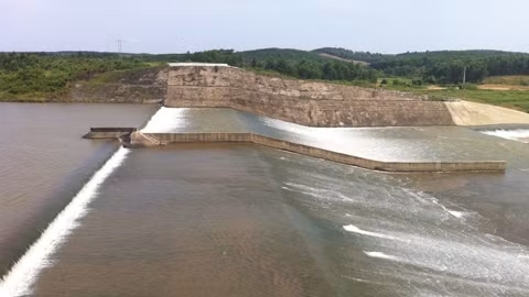 Đập tràn Nam Thạch Hãn (Quảng Trị).