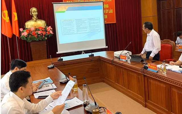 Các ứng viên trình bày chương trình hành động tuyển chọn Bí thư Huyện ủy Buôn Đôn.