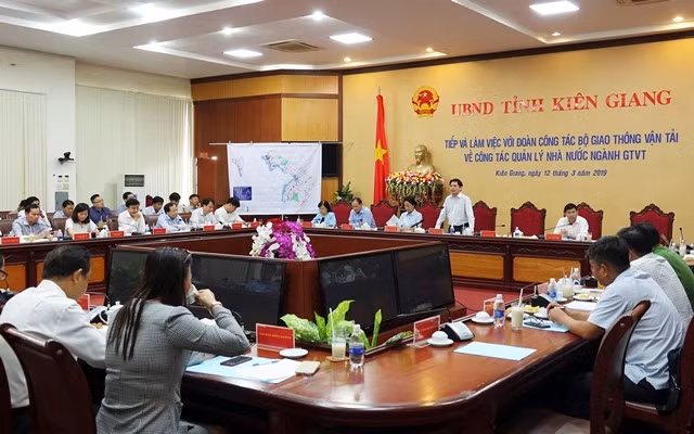 Quang cảnh buổi làm việc.