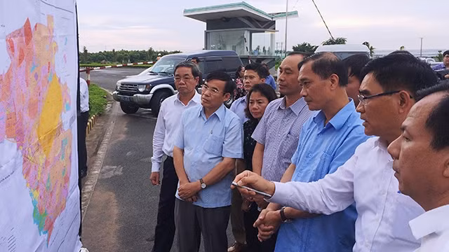 Đoàn công tác Ủy ban Kinh tế của Quốc hội kiểm tra tình hình triển khai dự án.