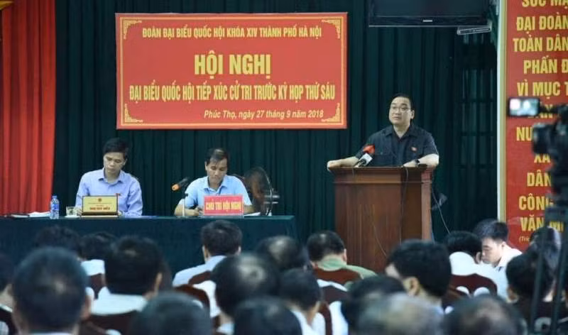 Đồng chí Hoàng Trung Hải phát biểu tại buổi tiếp xúc cử tri huyện Phúc Thọ (Hà Nội).