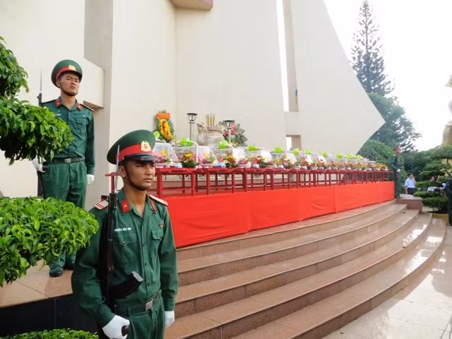 Hài cốt các liệt sĩ quân tình nguyện và chuyên gia Việt Nam hy sinh tại Campuchia qua các thời kỳ được quy tập trong mùa khô 2017-2018.