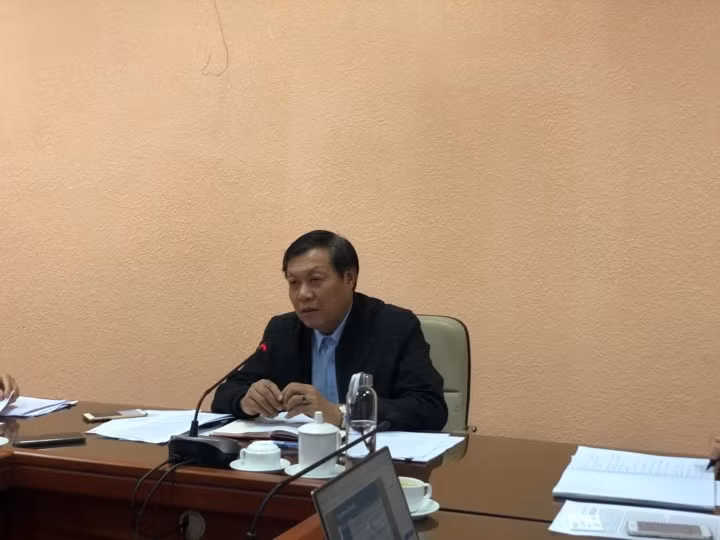 Thứ trưởng Y tế Đỗ Xuân Tuyên phát biểu tại cuộc họp.