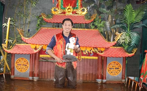 Nghệ sĩ Phan Thanh Liêm giới thiệu múa rối nước cổ truyền tại Hàn Quốc