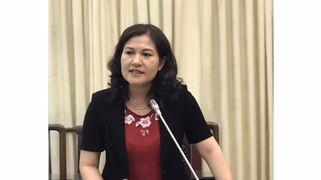 Thứ trưởng Lao động - Thương binh và Xã hội Nguyễn Thị Hà trả lời báo chí.