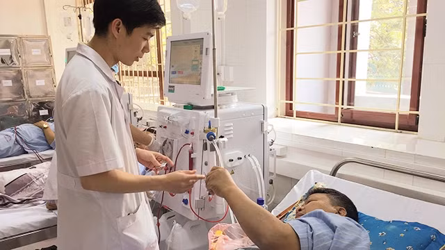 Ngành y tế tỉnh Hòa Bình họp xử lý vụ việc. Ảnh: VNN