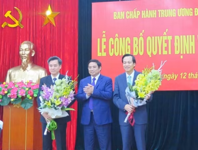 Trao Quyết định phân công nhiệm vụ Bí thư Đảng ủy Khối Các cơ quan T.Ư và Khối Doanh nghiệp T.Ư