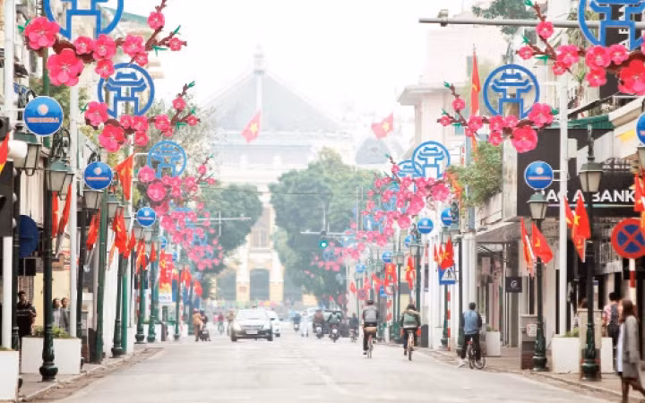 Phố Tràng Tiền.