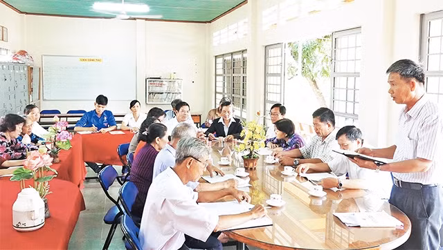 Một buổi sinh hoạt của Chi bộ ấp Phước Hòa, xã Phước Hiệp, huyện Củ Chi.