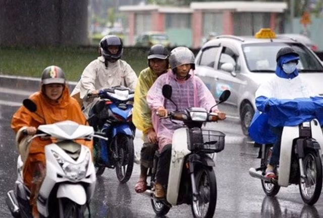 Khu vực Hà Nội chiều có mưa, mưa rào và rải rác có dông, đêm có nơi mưa to. (Ảnh minh họa)
