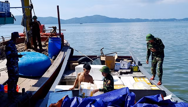Tỉnh Quảng Ninh chỉ đạo các lực lượng chức năng tăng cường công tác kiểm tra các khu tập kết hàng hóa gần biên giới, đường biển... nơi có khả năng xảy ra buôn lậu, gian lận thương mại.