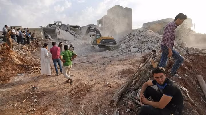 Cảnh đổ nát sau một vụ không kích ở khu vực Da-đa-na thuộc tỉnh Idlib, Syria. Ảnh AL ARABIYA