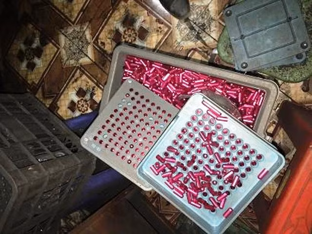 Thuốc được làm từ bột than tre, nứa tán mịn.