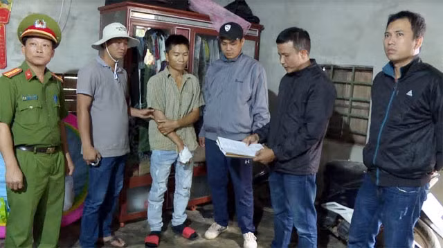 Lực lượng Công an tỉnh Đác Lắc đọc lệnh bắt giam đối tượng Đặng Công Hải.