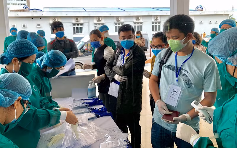 Tổ chức đón những người có nguy cơ nhiễm Covid-19 vào khu cách ly y tế tập trung tại Hải Phòng.