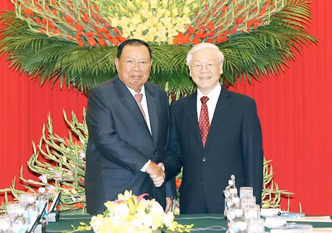 Tổng Bí thư Nguyễn Phú Trọng và Tổng Bí thư, Chủ tịch nước CHDCND Lào Bun-nhăng Vo-la-chít. Ảnh: TRÍ DŨNG (TTXVN)