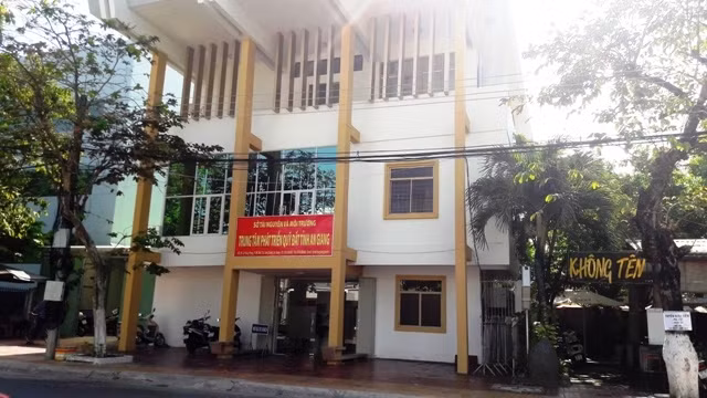 Trung tâm Phát triển quỹ đất An Giang, nơi xảy ra những vụ lùm xùm liên quan công tác cán bộ.
