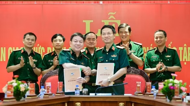 Lễ bàn giao chức danh Chủ tịch kiêm Tổng giám đốc Tập đoàn Viettel.