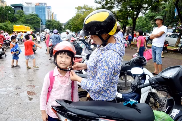 Tỷ lệ người dân chấp hành đội mũ bảo hiểm đạt hơn 95% giúp giảm số ca bị chấn thương sọ não do tai nạn giao thông xuống dưới 30%.