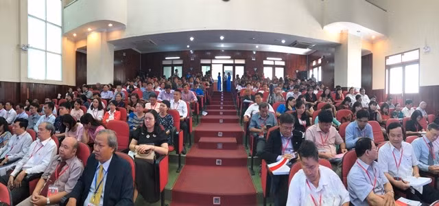 Toàn cảnh hội thảo khoa học toàn quốc “Các Mác và thời đại ngày nay” nhân kỷ niệm 200 năm (5-5-1818 – 5-5-2018) nhân loại chào đón Các Mác.