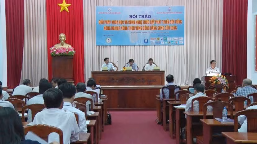 Quang cảnh buổi hội thảo.