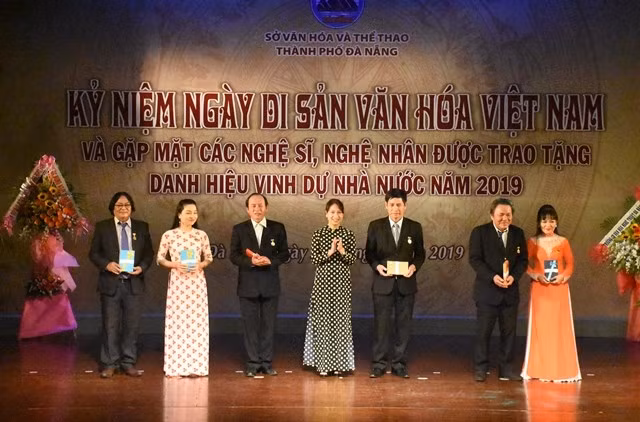 Các Nghệ sĩ Ưu tú, Nghệ sĩ Nhân dân được vinh danh, chiều 21-11.