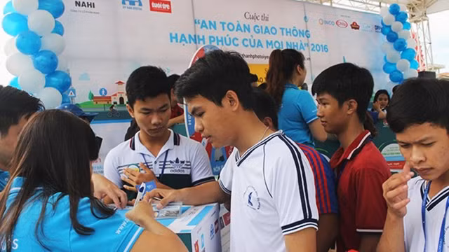 Cuộc thi trực tuyến “Tìm hiểu Luật Giao thông đường bộ”