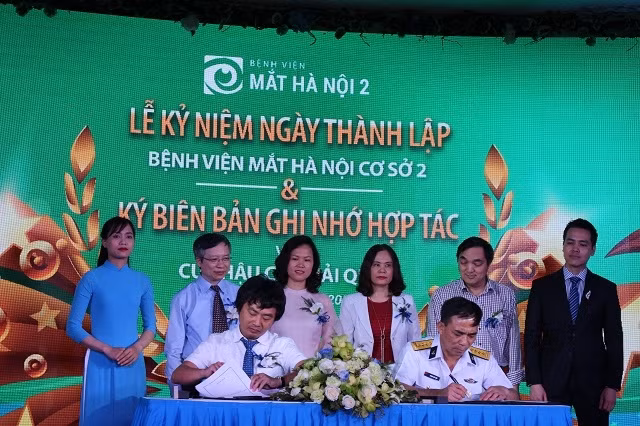 Tặng 30 suất mổ mắt miễn phí cho các chiến sĩ hải quân