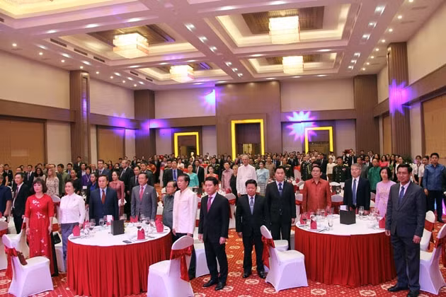 Nhiều lãnh đạo Lào và quốc tế đến chúc mừng 73 năm Quốc khánh Việt Nam tại Vientiane, Lào tối 31-8. 