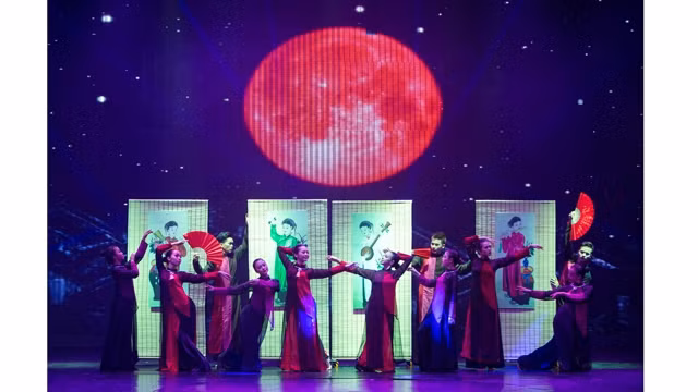 Nét trù- tác phẩm ấn tượng du khách trong Galina Show Hoa Đất Việt.