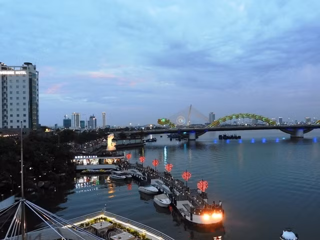 Cảnh quan hai bờ sông Hàn, nét đẹp của Đà Nẵng hiện đại